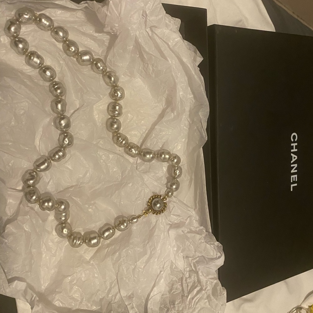 CHANEL Luminous Gray Baroque Faux Pearl  Necklace